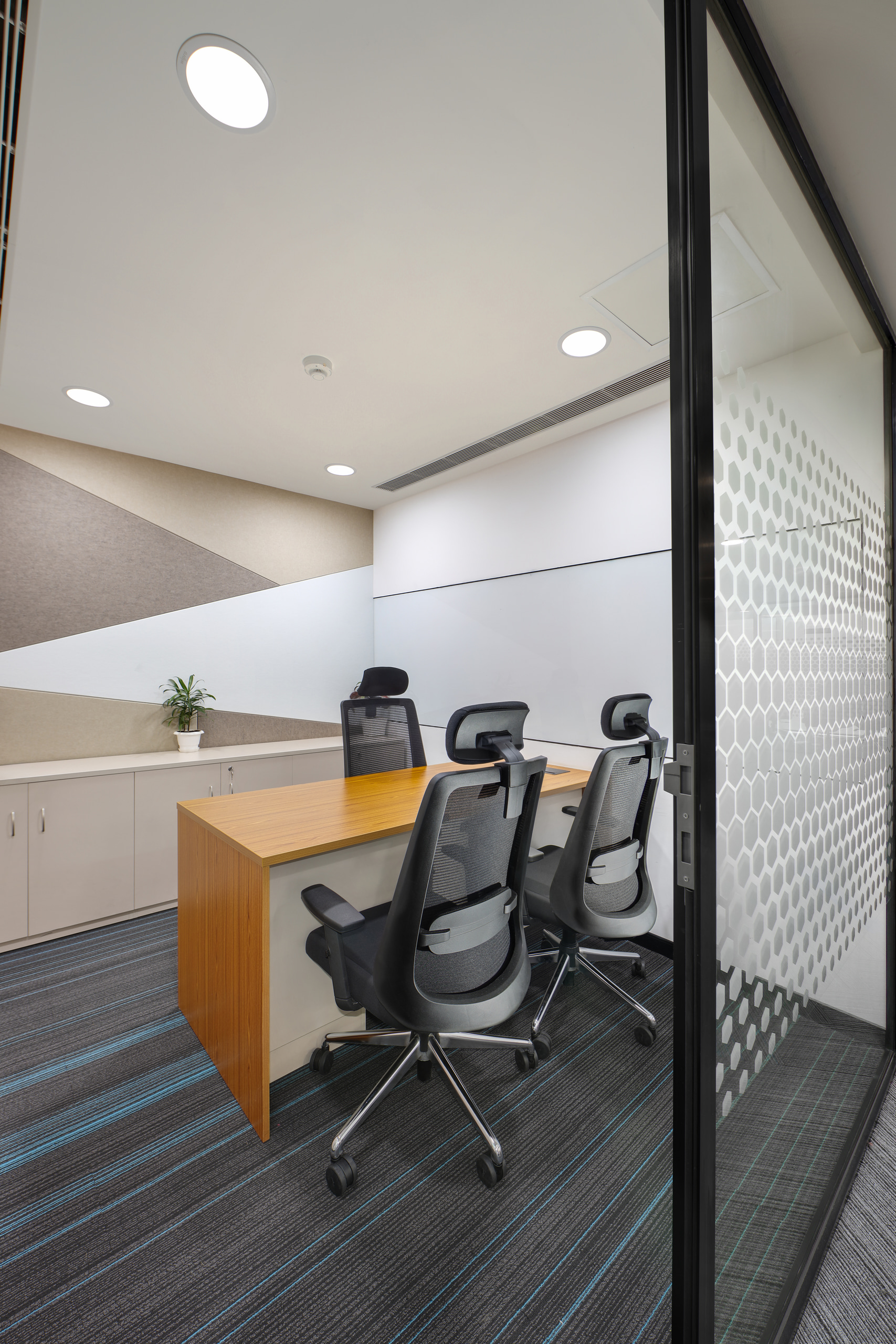 Senior consultant cabin interior at MSC office