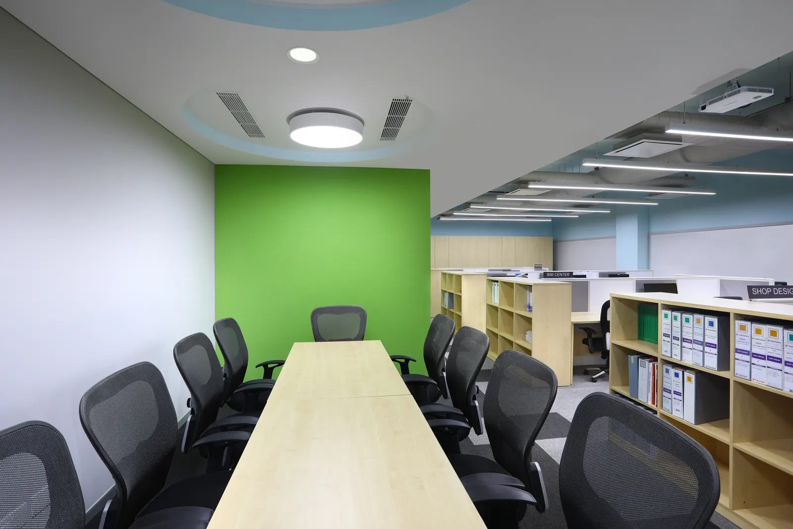 Takenaka conference room with a green feature wall and a circular cove ceiling